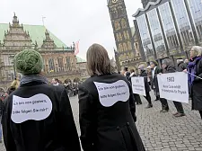 Rund 500 Frauen waren 2013 dem Protestaufruf der ZGF gefolgt, gegen den Ausschluss von Frauen bei der Schaffermahlzeit zu demonstrieren. Foto: ZGF