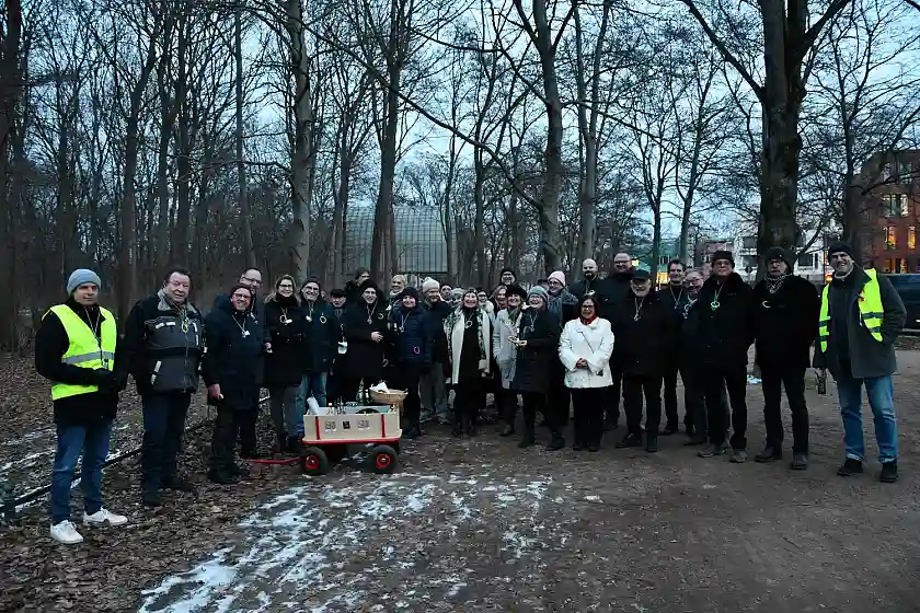 Auf dem Weg durch den Berliner Tiergarten: Die Kohltour der Bremer Landesvertretung. Foto: Landesvertretung