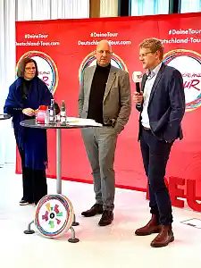 Wirtschaftssenatorin Kristian Vogt, WFB-Geschäftsführer Oliver Rau und Deutschland-Tour-Veranstalter Matthias Pietsch (von links) bei der Präsentation des Tour-Finales. Foto: WFB