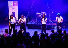 Mit dem Auftritt beim 30. Schulrockfestival wurde die Girldgroup Yound Diamondz mit Hip Hop bremenweit bekannt. 