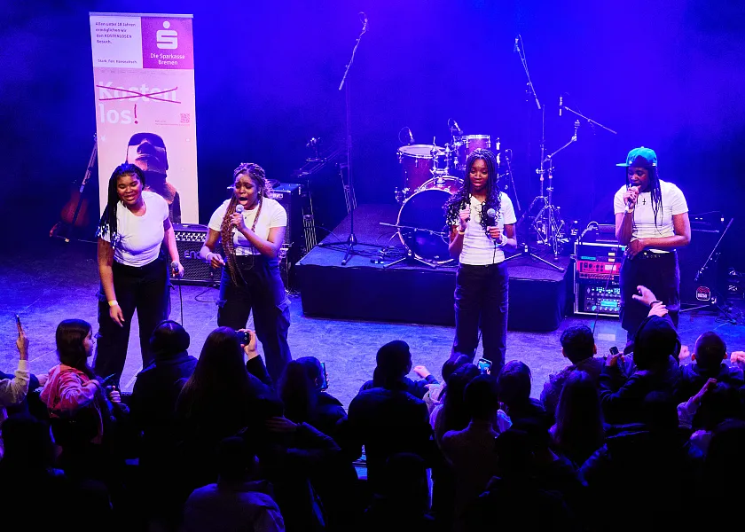 Mit dem Auftritt beim 30. Schulrockfestival wurde die Girldgroup Yound Diamondz mit Hip Hop bremenweit bekannt. 