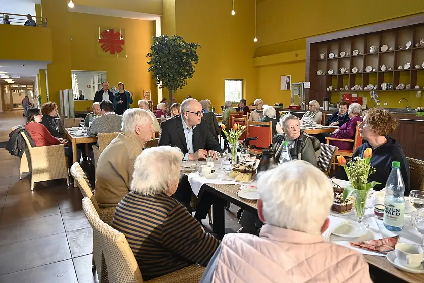 Klönschnack im Caritas-Stadtteilzentrum St. Michael. Foto: Senatspressestelle