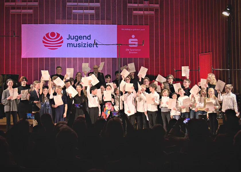 Ein Konzertsaal voller Sieger: Nach zwei Jahren Pause konnten die LEin Konzertsaal voller Siegerinnen und Siegern: Nach zwei Jahren Pause konnten die Besten des Wettbewerbs Jugend musiziert wieder auftreten. Bürgermeister Andreas Bovenschulte begrüßte sie im alten Sendesaal. Foto: Jugend musiziert 2023/Landesmusikrat Bremen andessieger des Wettbewerbs Jugend musiziert wieder auftreten. Foto: Jugend musiziert 2023/Landesmusikrat Bremen 