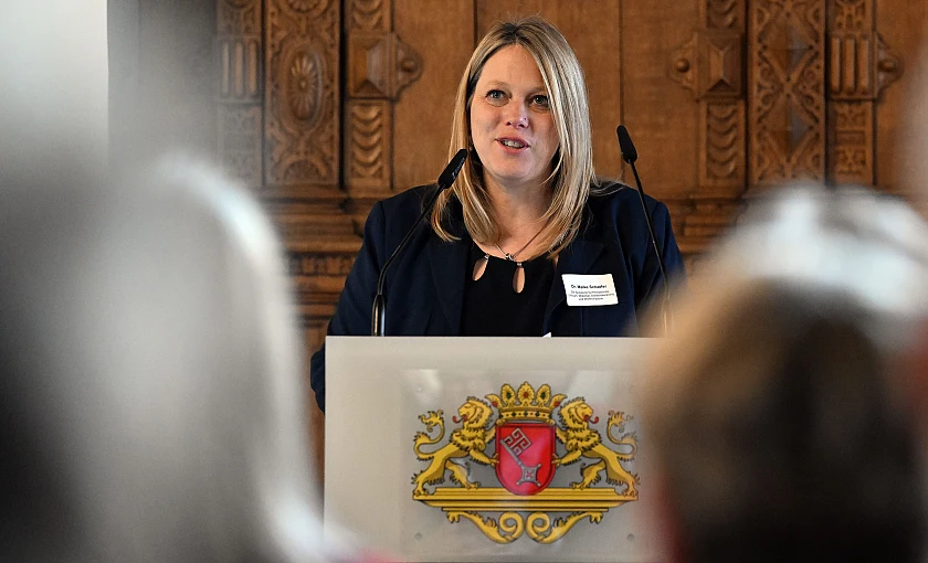 Dr. Maike Schaefer, Senatorin für Klimaschutz, Umwelt, Mobilität, Stadtentwicklung und Wohnungsbau dankt allen Beteiligten für ihr Engagement.  Foto: Michael Bahlo/SKUMS
