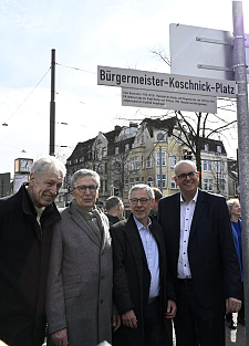 Bürgermeister Andreas Bovenschulte mit den drei ehemaligen Bürgermeistern Carsten Sieling, Klaus Wedemeier und Henning Scherf. Foto: Senatspressestelle