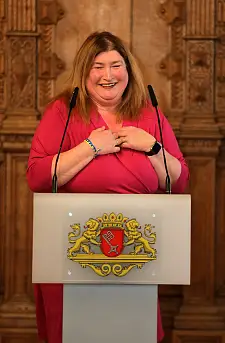 Sozialsenatorin Anja Stahmann ehrt 180 Bremerinnen und Bremer die einen wichtigen Beitrag zur Integrationsarbeit leisten. Foto: Sozialressort