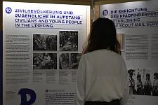 Ausstellung des Bundes der Pfadfinderinnen und Pfadfinder über die Pfadfinderpost während des Warschauer Aufstandes 1944 in der Unteren Halle. Foto: Senatspressestelle