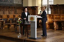 Einer von insgesamt 866 neu eingebürgerten Bremerinnen und Bremern: Geomar Martinez Perez. 2018 kam er aus Kuba nach Bremen. Foto: Senatspressestelle