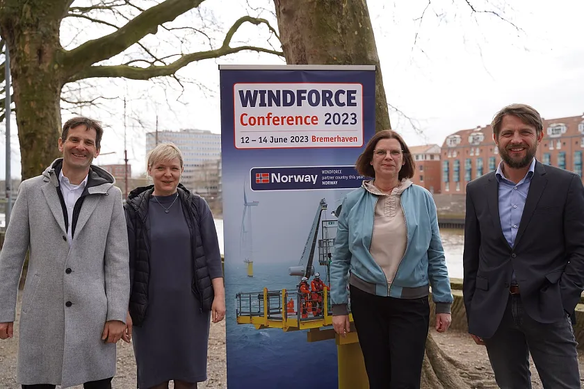 Informierten heute über die WINDFORCE CONFERENCE 2023 und die Herausforderungen und Chancen der Offshore-Windenergie (v.l.n.r.): Cornelius Drücker (Local Energy Advisor Germany, Norwegian Energy Partners), Heike Winkler (Geschäftsführerin WAB e. V.), Kristina Vogt (Senatorin für Wirtschaft, Arbeit und Europa),  Carl Rasmus Richardsen, (CEO Deutsche Windtechnik Offshore und Consulting GmbH). Foto: SWAE