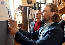 Die Gäste der Jubiläumsfeier gaben im Rahmen der Veranstaltung individuelle Umweltversprechen ab. Foto: Umwelt Unternehmen, Fotograf Michael Bahlo