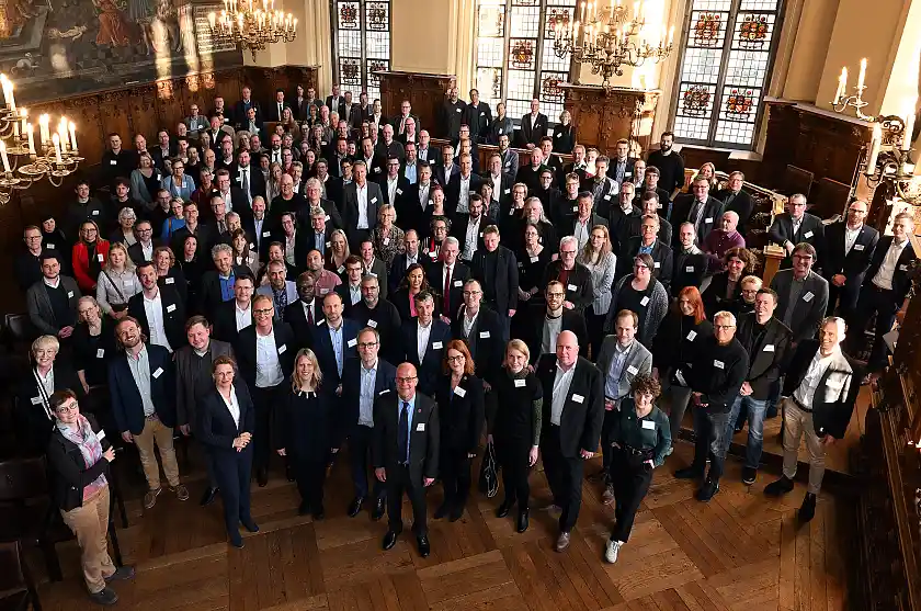 Ein starkes Netzwerk für Bremen und Bremerhaven: Die Partnerschaft Umwelt Unternehmen mit ihren 222 Mitgliedsbetrieben. Foto: Umwelt Unternehmen, Fotograf Michael Bahlo