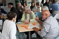 Teilnehmende der Eröffnungsveranstaltung diskutieren gemeinsam mögliche Bedarfe zum Thema Männergesundheit in Osterholz. Foto: Martin Rospek