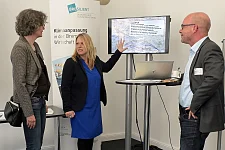 Senatorin Schaefer im Gespräch: Durch BREsilient ist Bremen heute deutlich besser aufgestellt als zuvor. Foto: Michael Bahlo