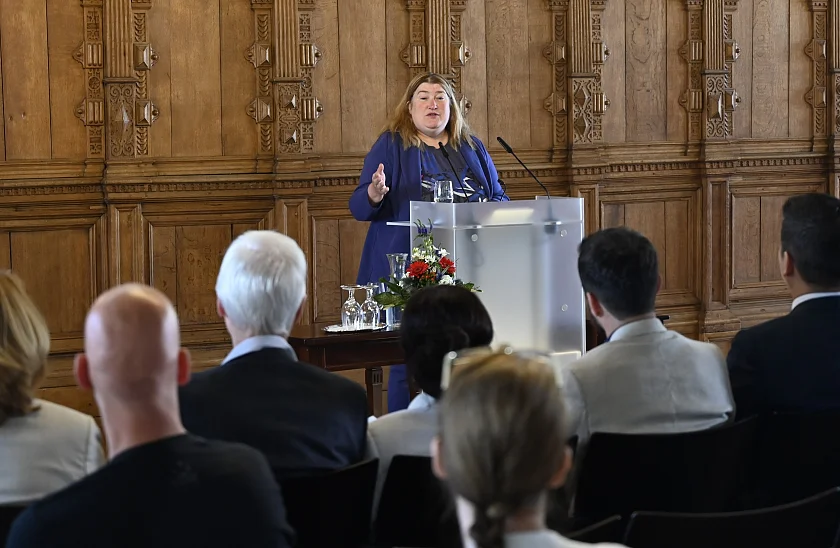 Sportsenatorin Anja Stahmann begrüßte die US-amerikanische Delegation zu den Special Olympics in der Oberen Rathaushalle. Foto: Senatspressestelle