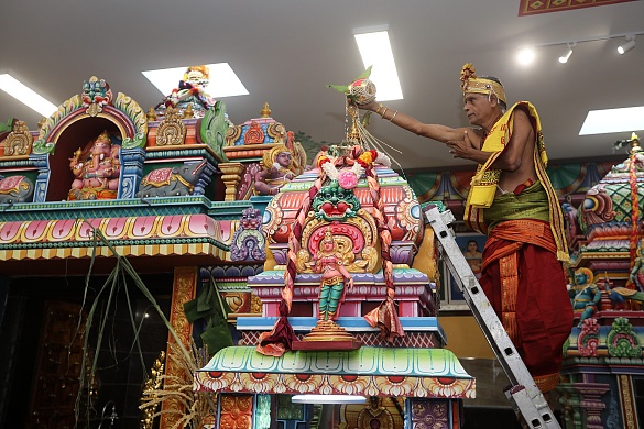 Nach fünf Jahren Planungs- und Bauzeit fand am heutigen Mittag offiziell die Einweihung des neuen Hindu-Tempels statt. Foto: Stadtleben Ellener Hof / Martin Rospek