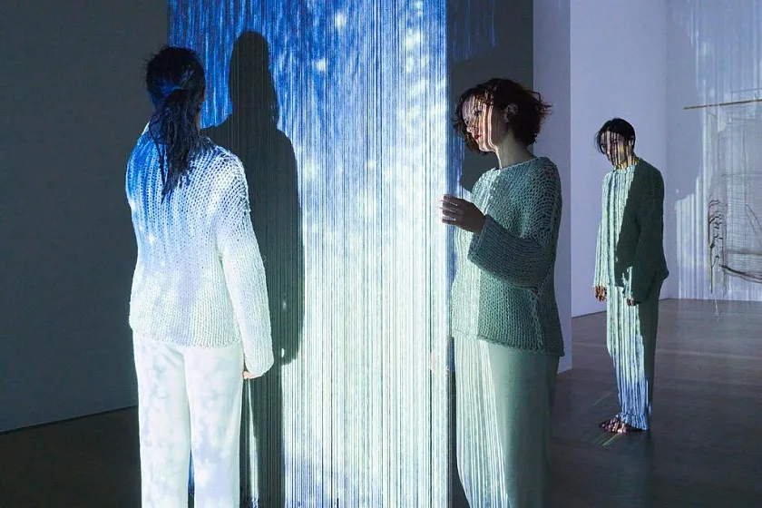 Stipendiatin Luisa Eugeni mit dem internationalen Kollektiv sineumbra in der Ausstellung soma 2020 in der Kunsthalle Bremen. Foto: Kulturressort