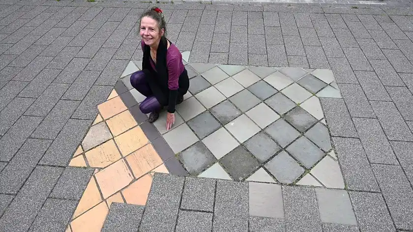 Gertrud Schleising an einem der FleetFlicken. Foto: Carmen Jaspersen 