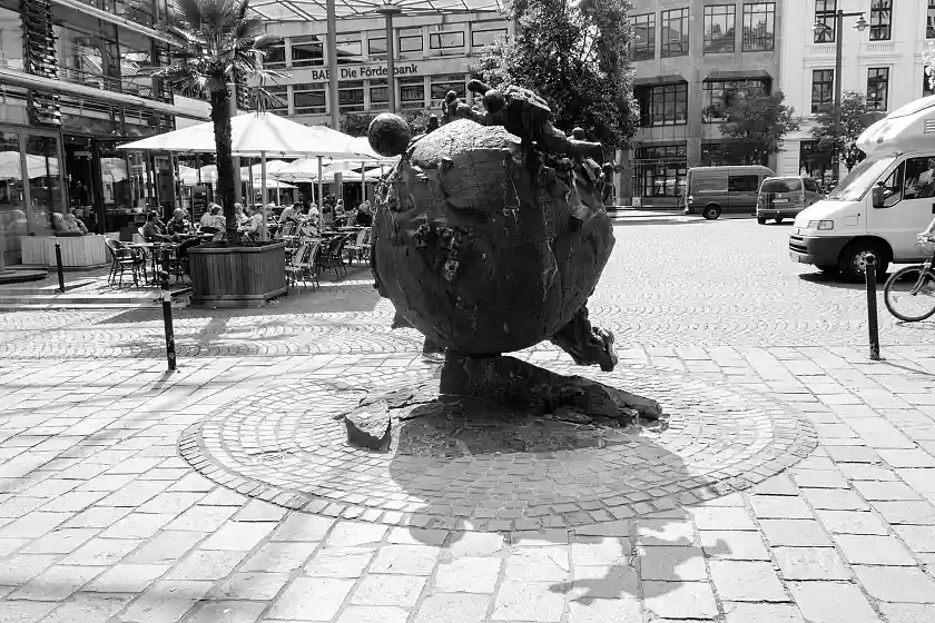 Unser Planet 1996 - BERND ALTENSTEIN. Foto: KNOWN AS STUDIO