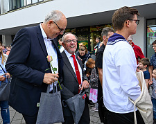 Bürgermeister Andreas Bovenschulte und Vegesacks Ortsamtsleiter Heiko Dornstedt beim Umzug des 215. Vegesacker Markt. Foto: Senatspressestelle