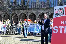 Bürgermeister Andreas Bovenschulte bei der Kundgebung #OhneUnsKeinGeschäft: Wer hart arbeitet, verdient Respekt und Anerkennung. Foto: Senatspressestelle