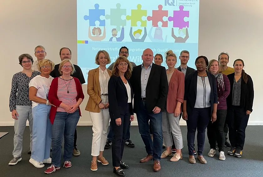 Die Teilnehmerinnen und Teilnehmer des Netzwerk-Treffens im Haus der Wissenschaft. Foto: SASJI