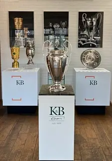 Sie werden am 3. Oktober im Bremen-Zelt zu sehen sein: die Berühmtheiten aus der Silberschmiede von Koch & Bergfeld. Foto: Koch & Bergfeld