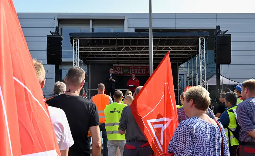 Bürgermeister Bovenschulte betonte in seiner Rede, dass der Brückenstrompreis der Schlüssel für Klimaneutralität und Wettbewerbsfähigkeit sei. Foto: Senatspressestelle