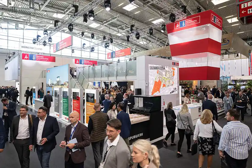 Auf dem Bremer Gemeinschaftsstand, den die WFB im Auftrag der Senatorin für Wirtschaft, Häfen und Transformation organisiert, stellen 27 Ausstellende aus Bremen, Bremerhaven und der Region ihre Entwicklungsprojekte vor. Foto: WFB/Jan Rathke