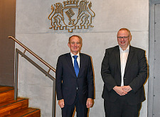 Staatsrat Olaf Joachim (rechts) mit Botschafter Ronald van Roeden. Foto: Landesvertretung Bremen