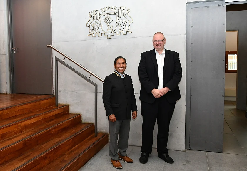 Staatsrat Dr. Olaf Joachim (rechts) mit Botschafter Dr. Ticona Cuba. Foto: Landesvertretung Bremen