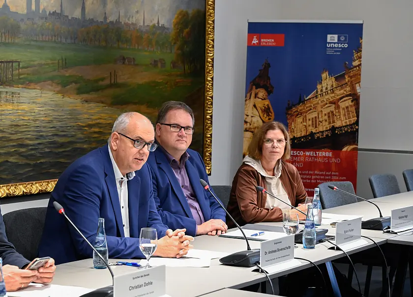 Zogen eine Bilanz der ersten 100 Tage des neuen Senats (von links): Bürgermeister Andreas Bovenschulte, Finanzsenator Björn Fecker, Wirtschaftssenatorin Kristina Vogt. Foto: Senatspressestelle