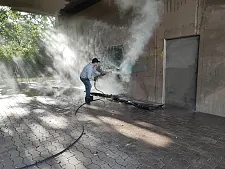 Graffiticleaner Bremen GmbH leitet Reinigung an. Foto: Hoppenbank e.V.