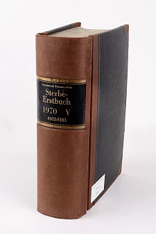 Ein Sterbebuch des Standesamts Bremen Mitte aus dem Jahr 1970. Foto: Staatsarchiv