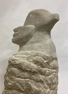 Ein Maulwurf aus Stein. Foto: Justizressort