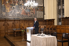 Bürgermeister und Kultursenator Andreas Boveschulte eröffnet als Schirmherr die globale° 2023 in der Oberen Halle des Rathauses. Foto: Senatspressestelle