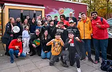 Gruppenfoto mit Jugendlichen vom Jugendzentrum Hemelingen. Foto: Senatspressestelle