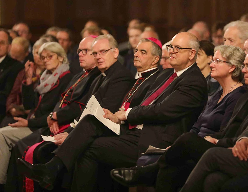 Willehad-Empfang in der Oberen Rathaushalle: Weihbischof Johannes Wübbe, Propst Dr. Bernhard Stecker, Erzbischof Dr. Nikola Eterović , Bürgermeister Dr. Andreas Bovenschulte und Professorin Dr. Charlotte Kreuter-Kirchof (von links). Foto: Senatspressestelle