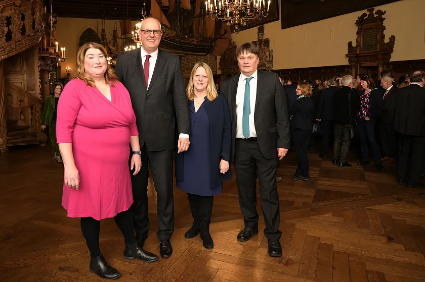 Senatsempfang für ehemalige Senatsmitglieder: Bürgermeister Andreas Bovenschulte (2. von li.) verabschiedete Anja Stahmann, Maike Schaefer und Dietmar Strehl (von li.). Foto: Senatspressestelle