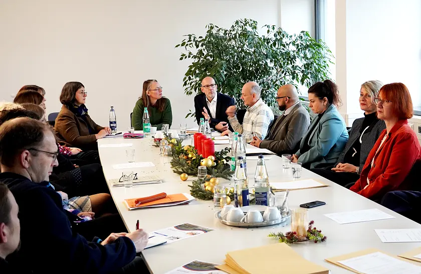 Die Gründungsbeauftragte der neuen Oberschulen mit Senatorin Sascha Karolin Aulepp. Foto: Bildungsressort