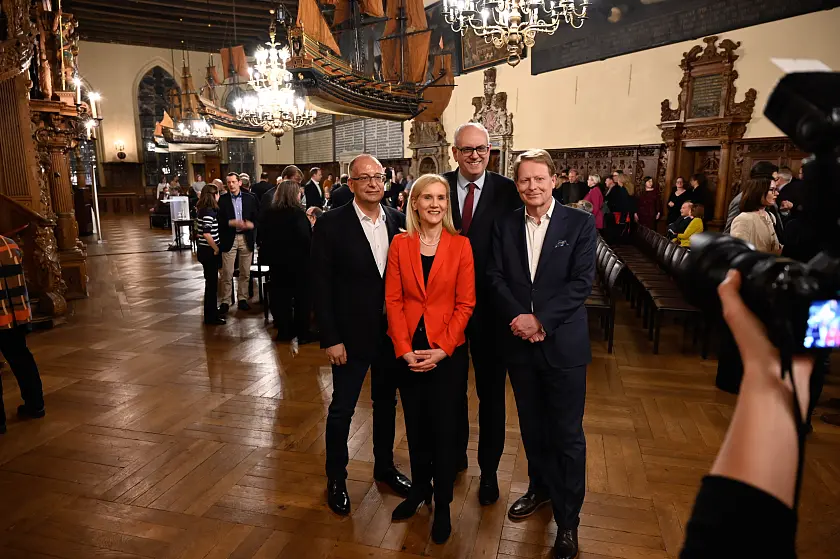 (v.l.n.r.) Stanislav Protasov, Präsident der Constructor University, Jutta Günther, Rektorin der Universität Bremen, Andreas Bovenschulte, Bürgermeister der Freien Hansestadt Bremen und Peter Hoedemaker, Vorstandsvorsitzender der unifreunde in der Oberen Halle des Rathauses während des Neujahrsempfanges 2024 der unifreunde. Foto: Senatspressestelle