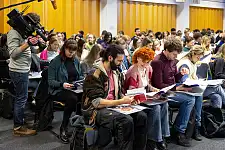 237 angehende Lehrkräfte erhielten erst einmal Informationsmaterial ausgehändigt. Foto: SKB-Fotoarchiv