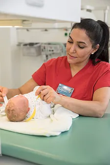 Güzide Kadah leitet das bundesweit einzigartige Modellprojekt am St. Joseph-Stift. Foto: Nikolai Wolff | St. Joseph-Stift