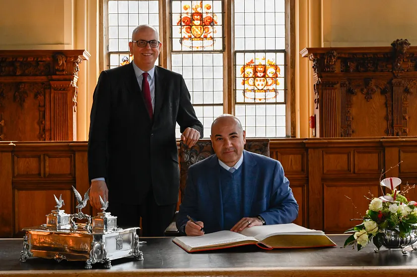Bürgermeister Andreas Bovenschulte mit dem Botschafter der Republik Irak, Lukman Abdulraheem A. Al-Faily. Foto:Senatspressestelle