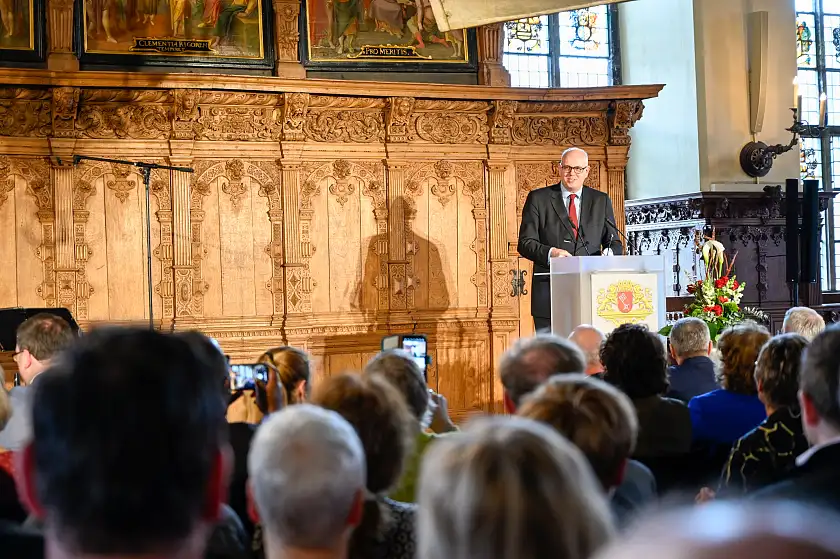 Bürgermeister Bovenschulte gratuliert der Handwerkskammer Bremen zu 175 Jahren. Foto: Senatspressestelle