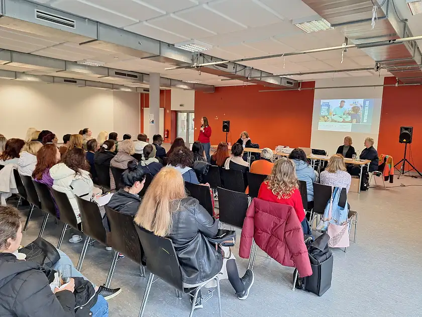 Senatorin Aulepp bei der Informationsveranstaltung zur Kindertagespflege. Foto: Bildungsressort