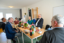 Gespräch zur Integration von Autistinnen und Autisten beim Verein Autismus Bremen. Foto: Senatspressestelle