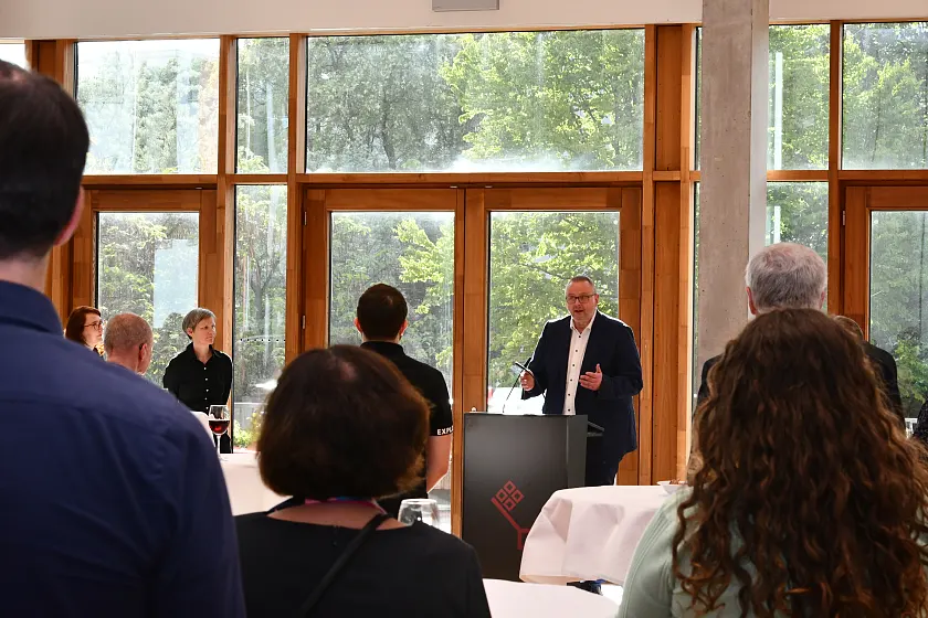 Staatsrat Dr. Olaf Joachim unterstrich in seiner Begrüßung, dass die Landesvertretung Bremen auch eine Kultur-Botschaft für unseren Zwei-Städte-Staat in Berlin ist. Foto: Landesvertretung Bremen