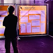 Der Wahl-O-Mat zum Aufkleben. Foto: Bundeszentrale für politische Bildung