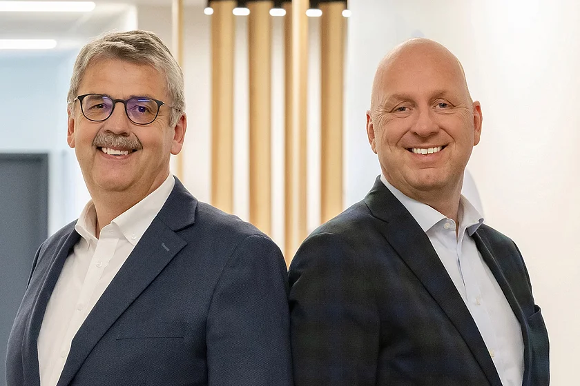 Blicken auf ein herausforderndes Jahr zurück: Andreas Heyer, Vorsitzender der Geschäftsführung der WFB Wirtschaftsförderung Bremen GmbH, und Oliver Rau, Geschäftsführer der WFB und verantwortlich für den Bereich Marketing und Tourismus (v.l.n.r.). Foto: WFB/Jan Rathke