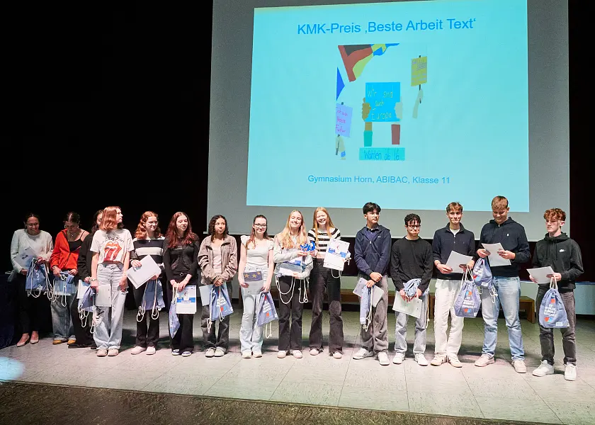 Freude bei der Preisverleihung bei den Schülerinnen und Schülern des Gymnasiums Horn. Auch sie erhielten einen von sechs Bundespreisen des Europäischen Wettbewerbs. Foto: Michael Schnelle, SKB-Landesarchiv